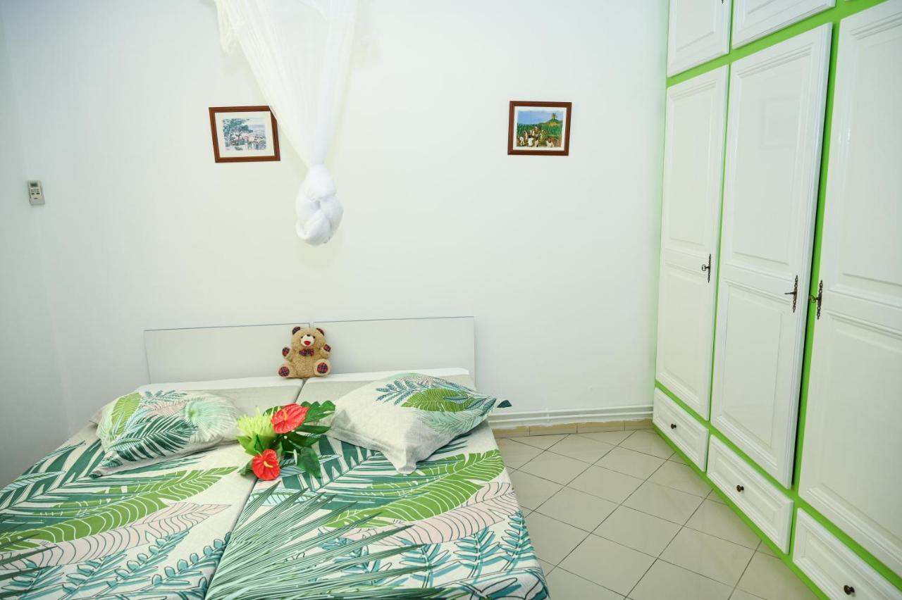 Villa D Ennry Pointe-Noire Buitenkant foto